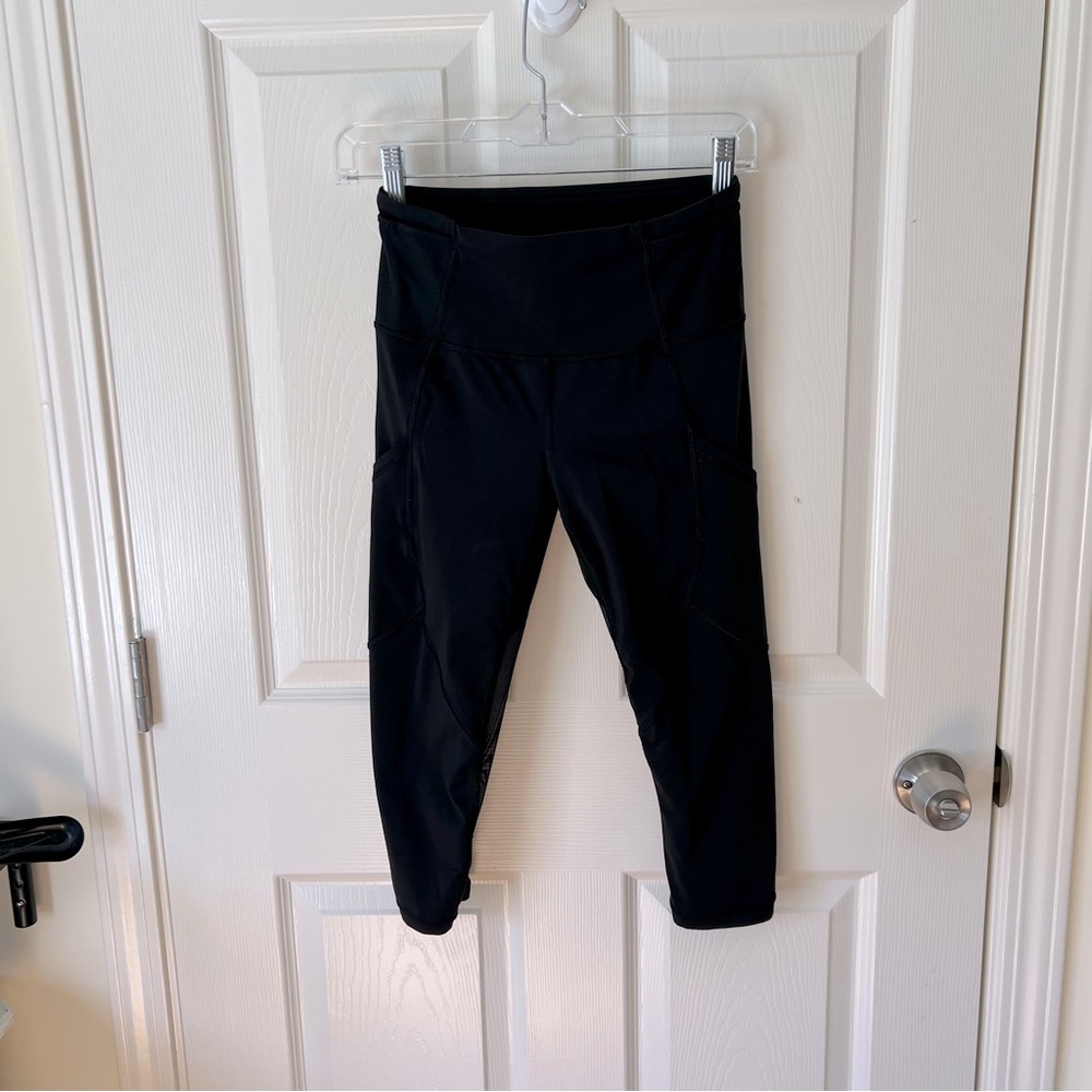 Lululemon Cropped Capri Leggings - Black (Size 4)